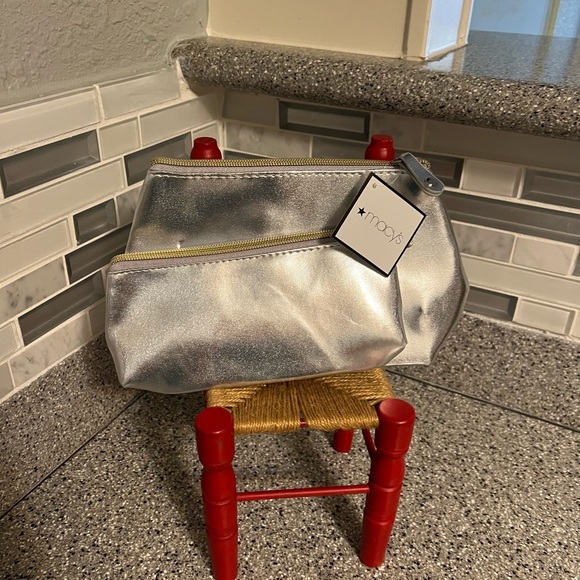 Macy’s Cosmetics💄 Bags - Picture 4 of 12